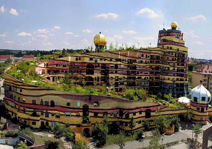  «Лесная спираль» Хунтертвассера. Hundertwasserhaus Waldspirale